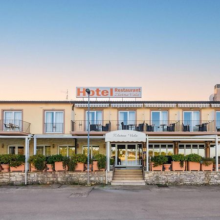 Hotel Zlatna Vala Umag Bagian luar foto