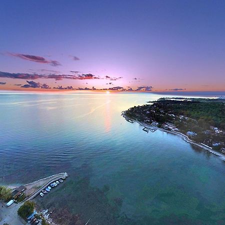 Hotel Zlatna Vala Umag Bagian luar foto