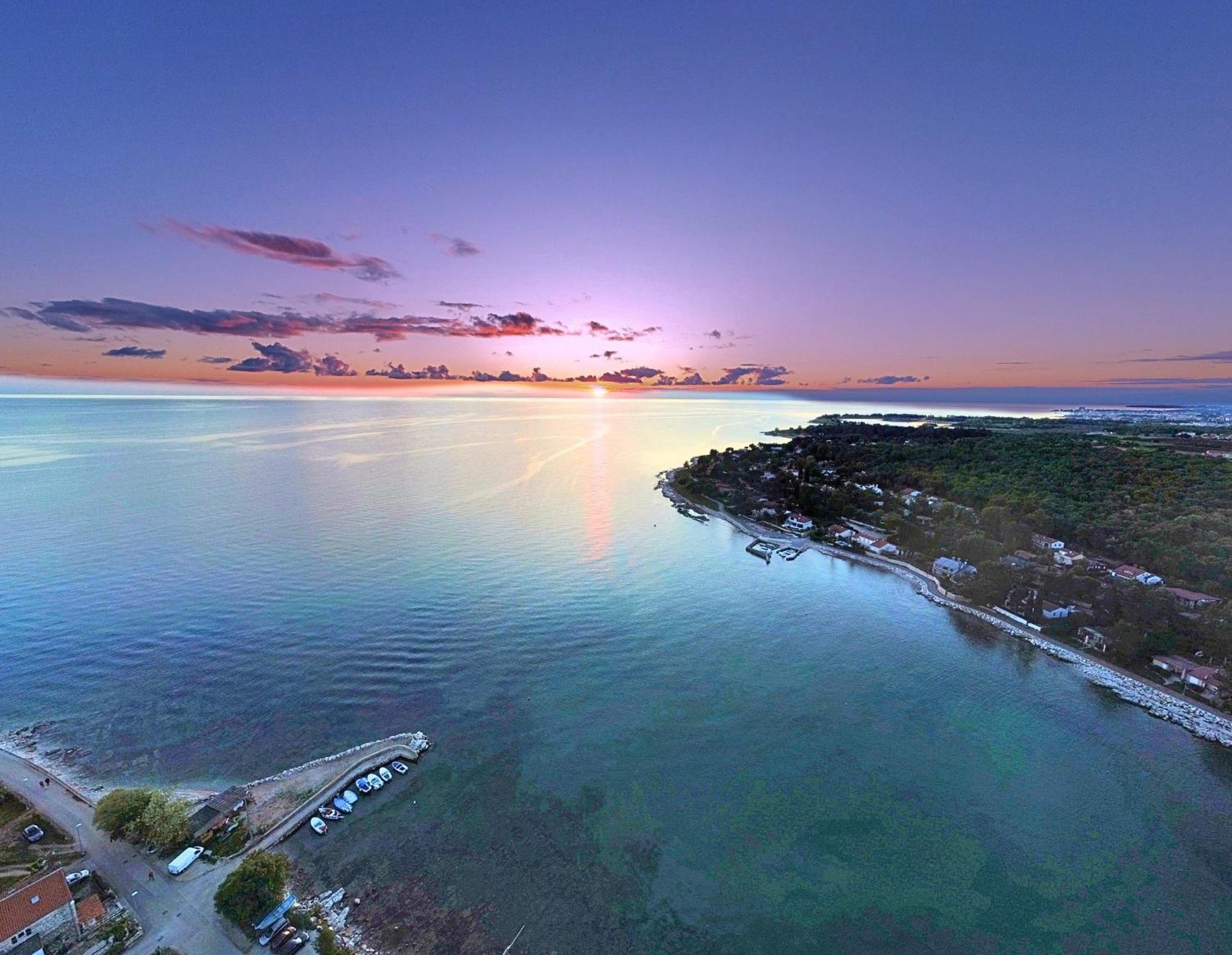 Hotel Zlatna Vala Umag Bagian luar foto