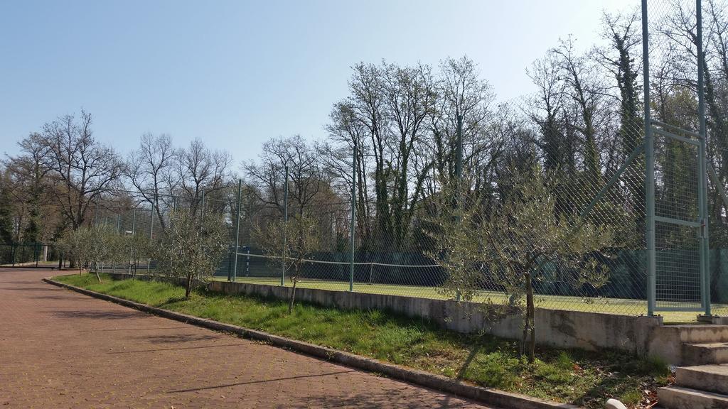 Hotel Zlatna Vala Umag Bagian luar foto
