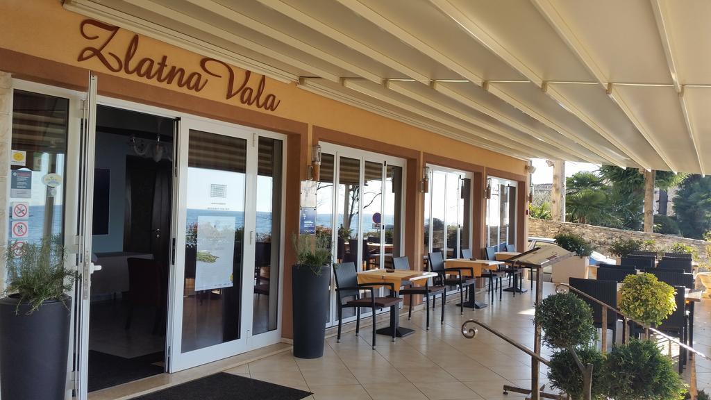 Hotel Zlatna Vala Umag Bagian luar foto