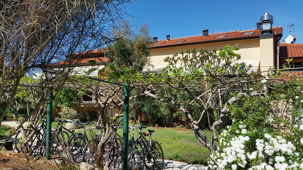 Hotel Zlatna Vala Umag Bagian luar foto
